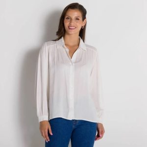 camisa branca para post sobre moda básica feminina Havan