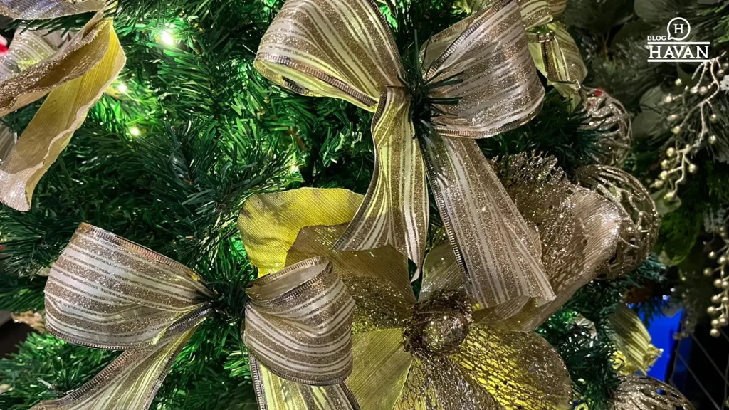 Laços em uma árvore de natal